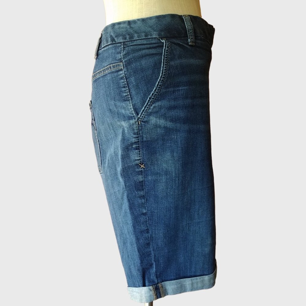 Lane Bryant Genius Fit Cuffed Bermuda Shorts dark wash 26 - Picture 3 of 14